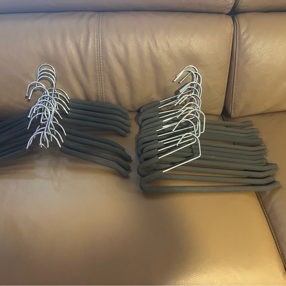 9 BROWN NON SLIP HANGERS & 14 BROWN NON SLIP PANT HANGER SET